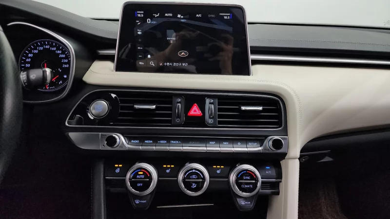 Genesis G70
