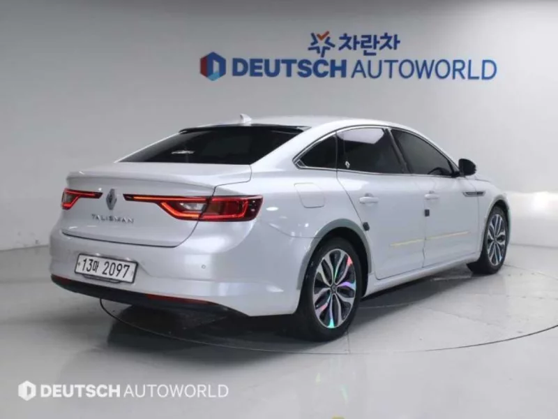 Renault SM6