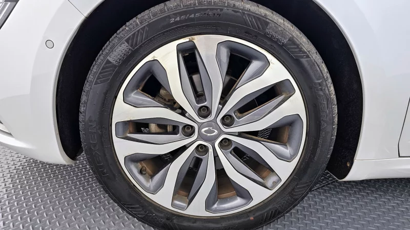 Renault SM6