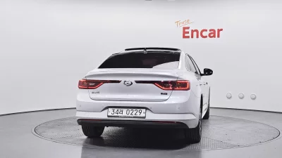 Renault SM6