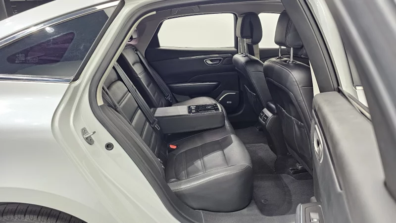 Renault SM6