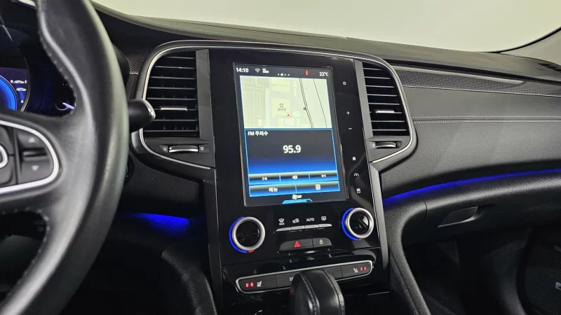 Renault SM6