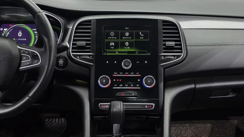 Renault SM6