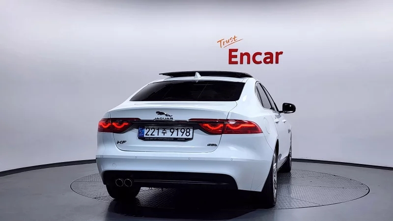 Jaguar XF