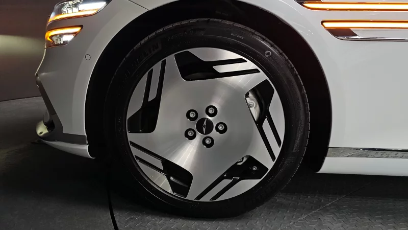 Genesis Electrified G80