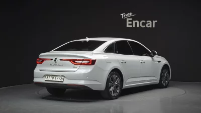 Renault SM6