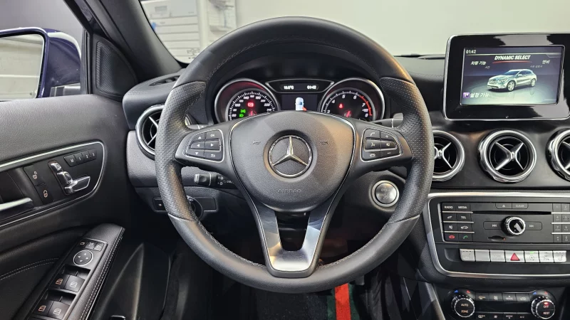 Mercedes-Benz GLA-Class