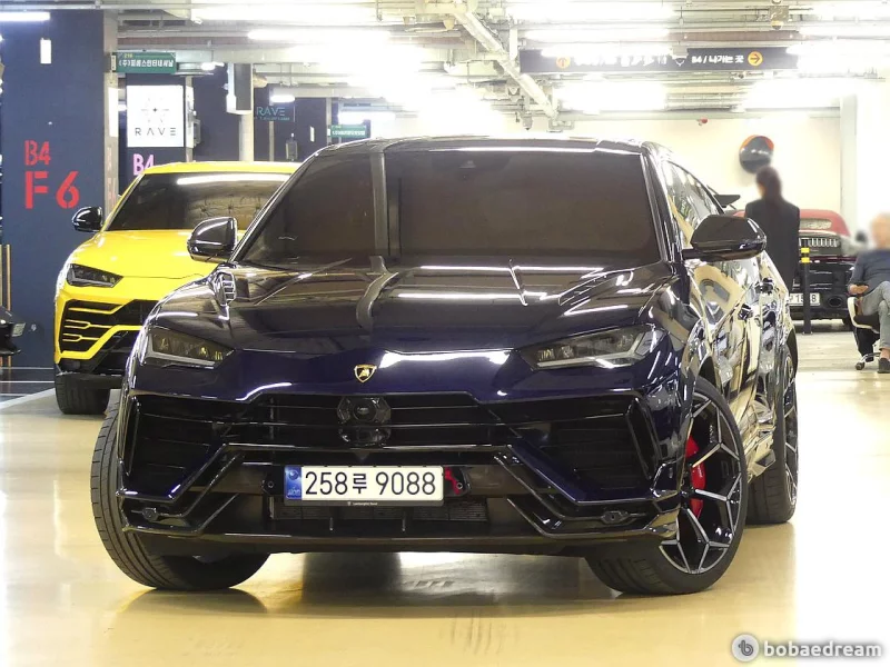 Lamborghini URUS