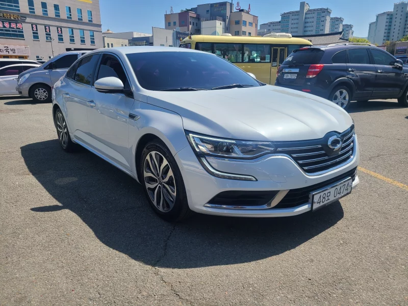 Renault SM6