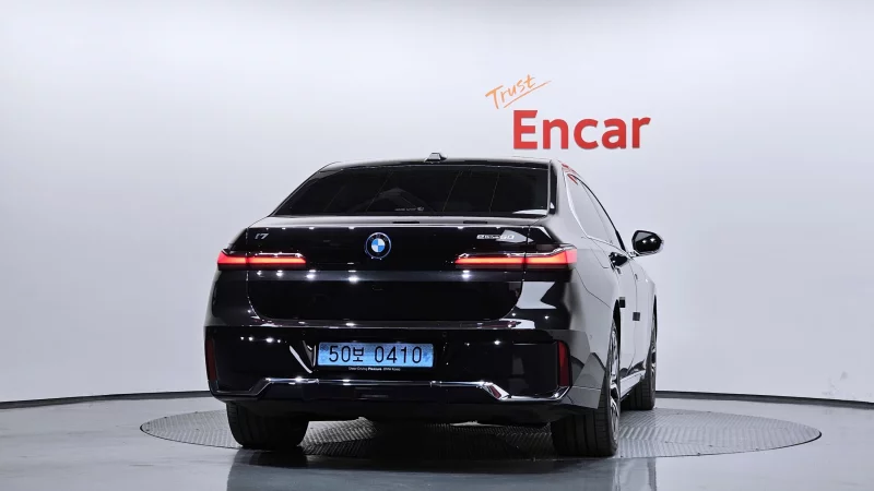 BMW i7