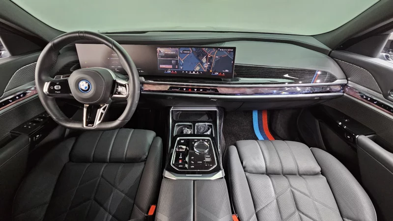 BMW i7