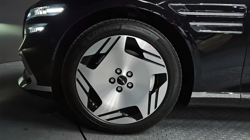 Genesis Electrified G80