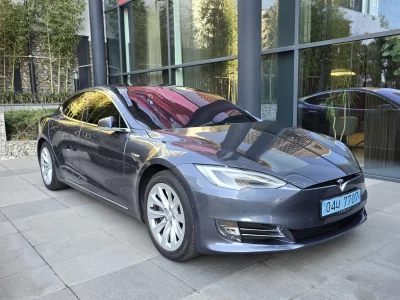 Tesla MODEL S
