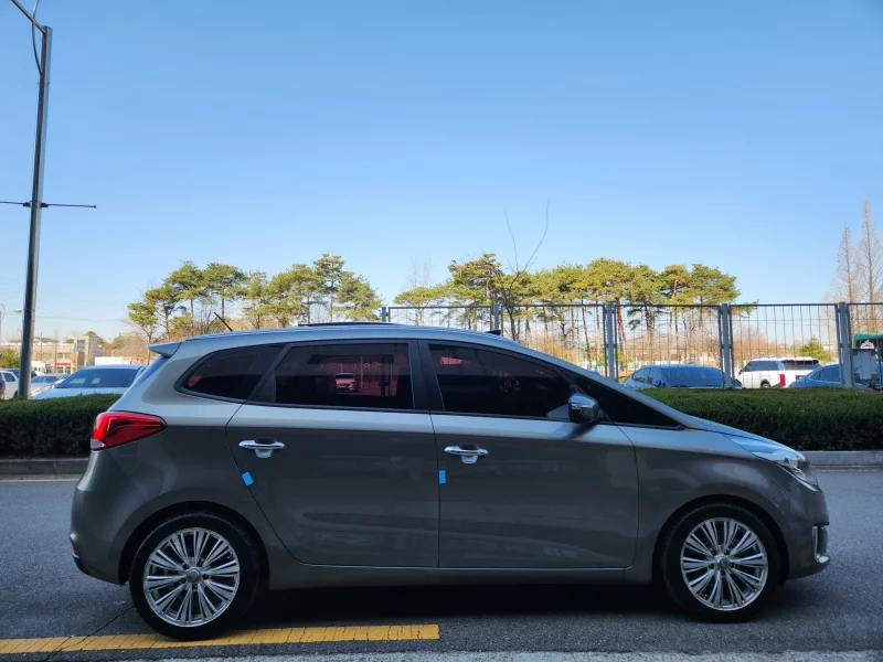 Kia Carens