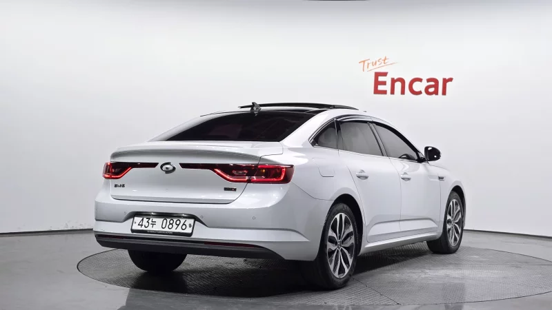 Renault SM6