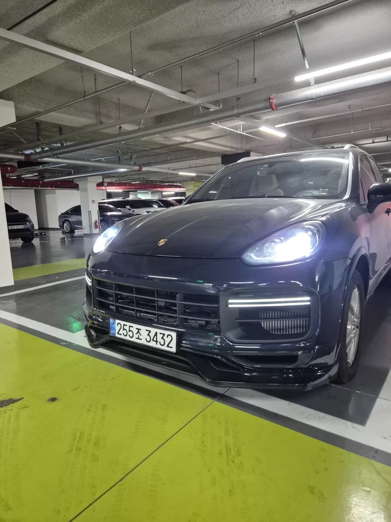 Porsche CAYENNE