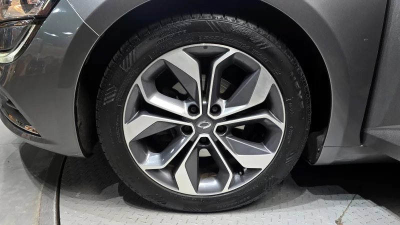 Renault SM6