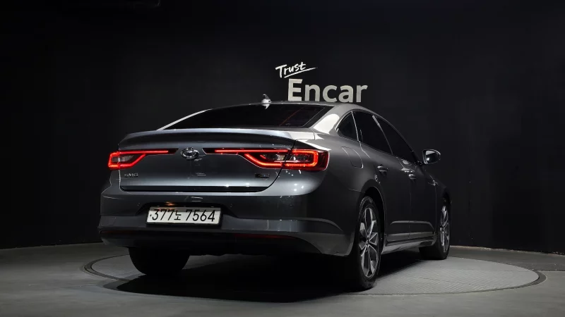 Renault SM6