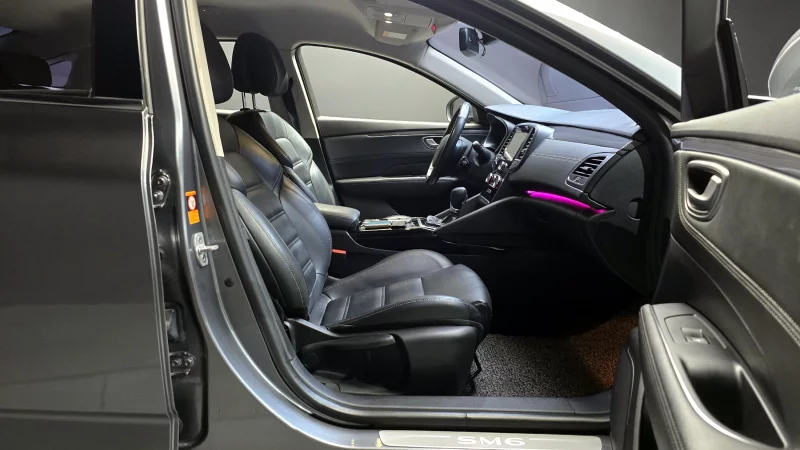 Renault SM6