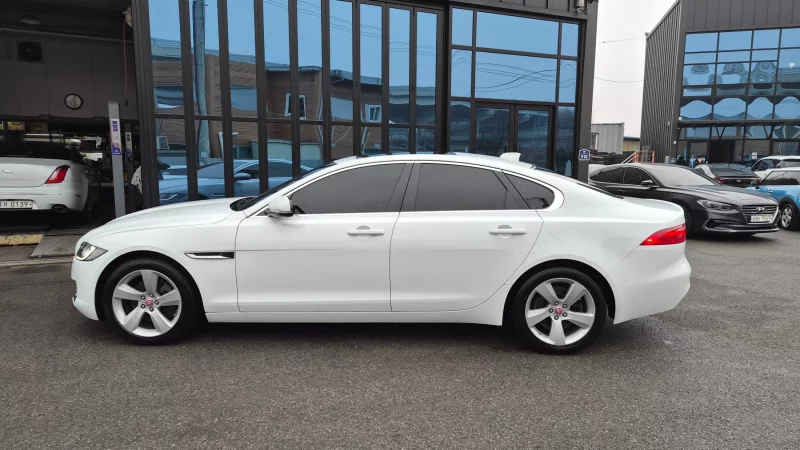 Jaguar XF