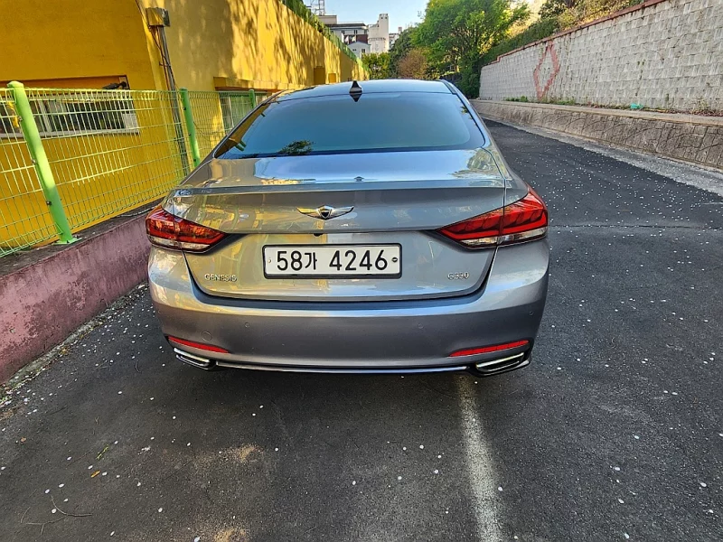 Hyundai Genesis
