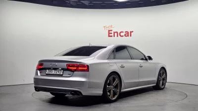 Audi S8