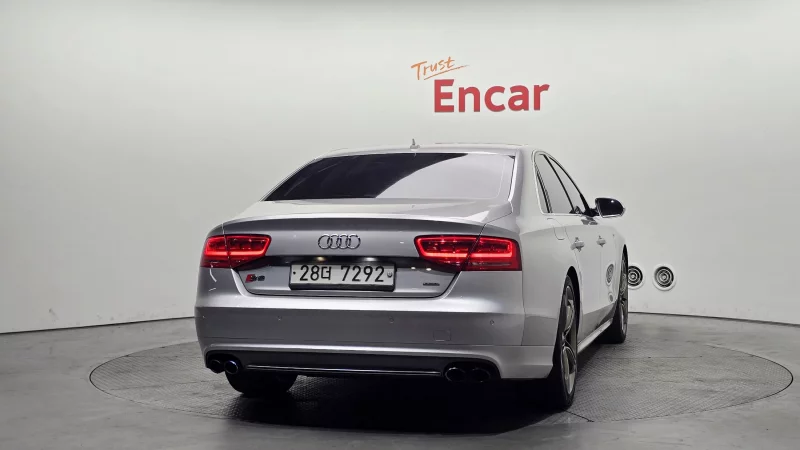 Audi S8