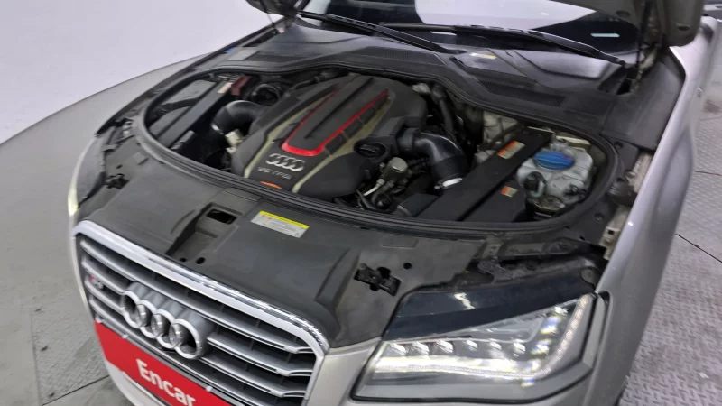 Audi S8