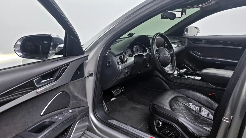 Audi S8