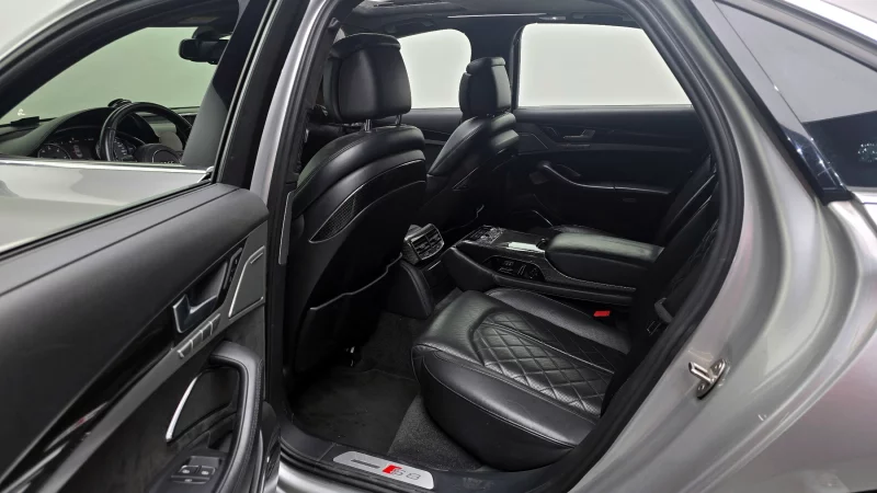 Audi S8
