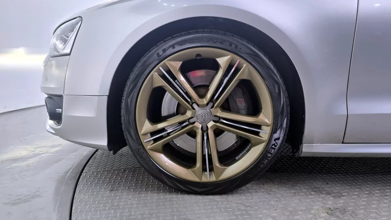 Audi S8
