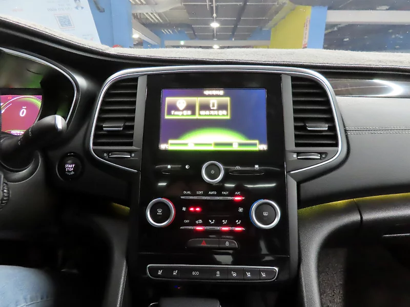 Renault SM6