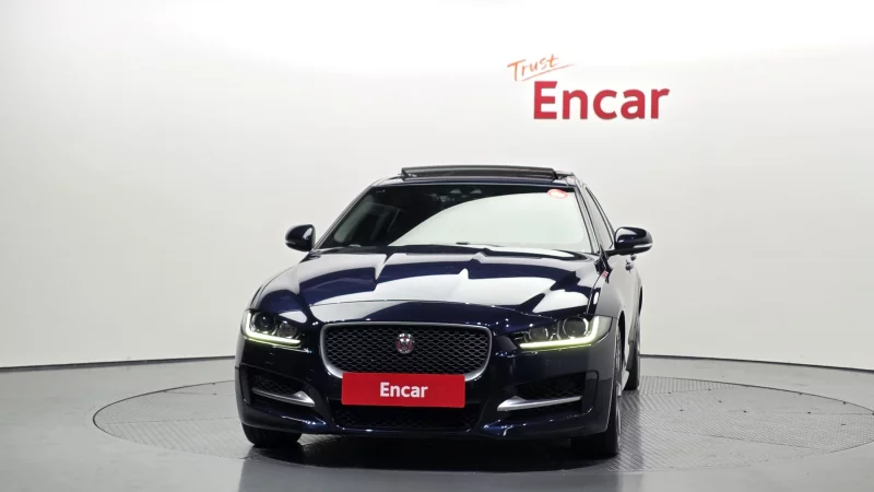 Jaguar XE