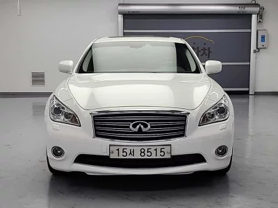 Infiniti M