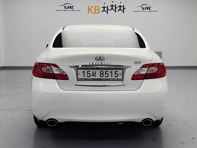 Infiniti M
