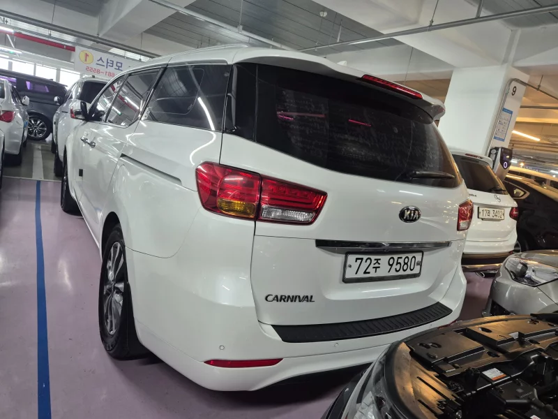 Kia Carnival
