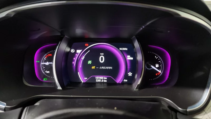 Renault SM6