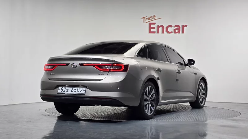 Renault SM6