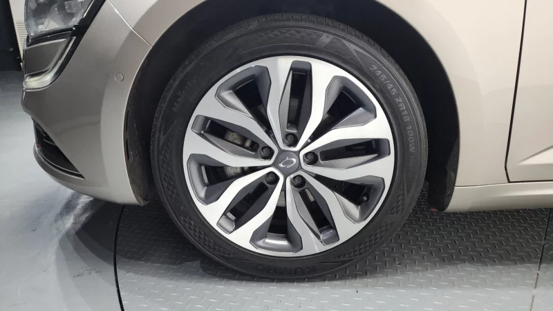 Renault SM6