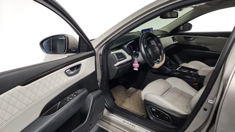 Renault SM6