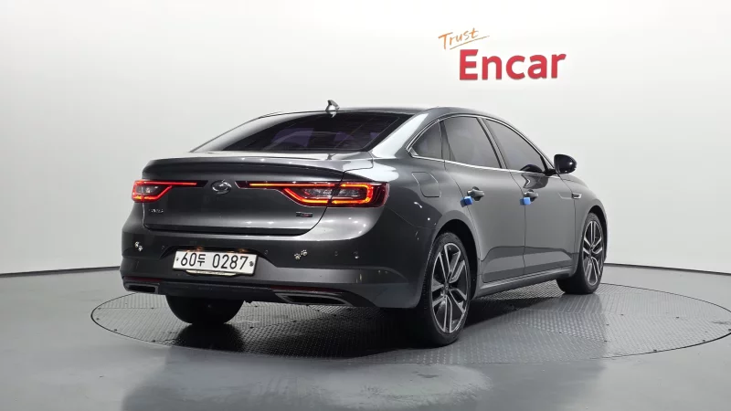 Renault SM6