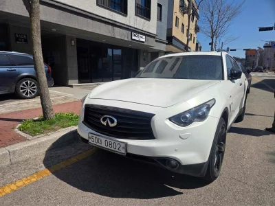 Infiniti QX70