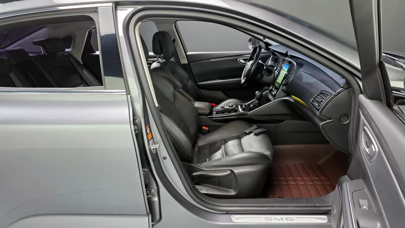 Renault SM6