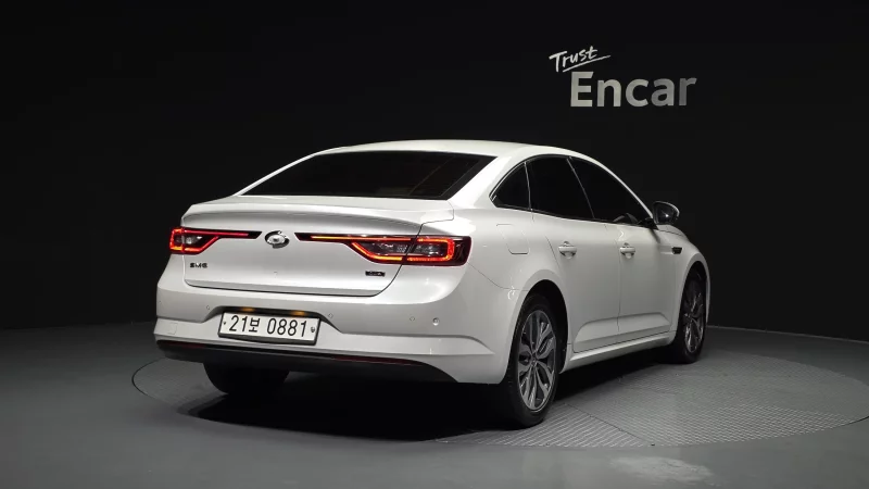 Renault SM6