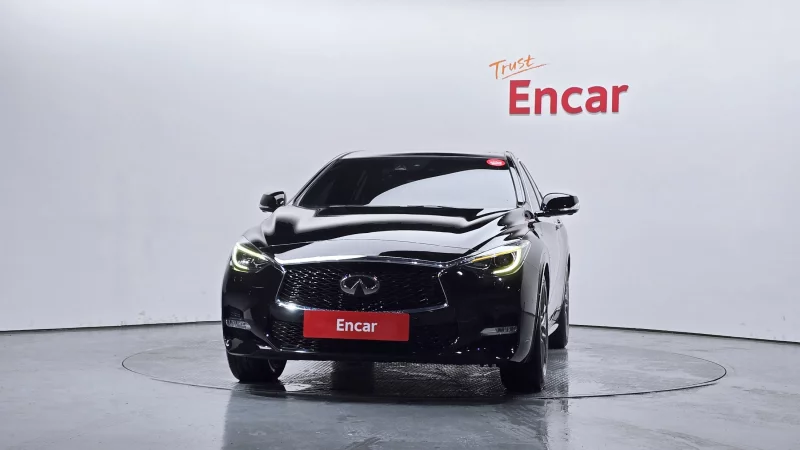 Infiniti Q30