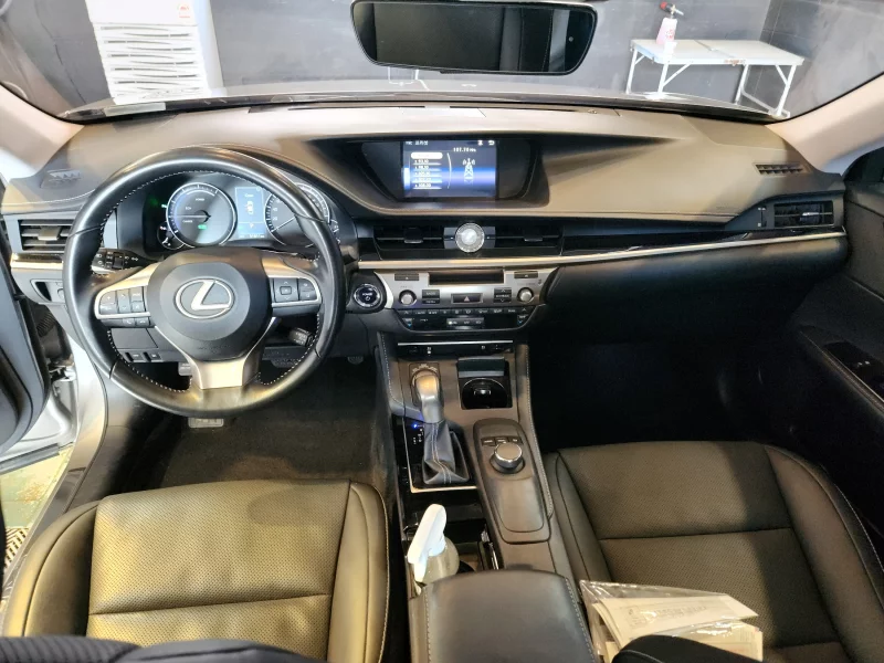 Lexus ES300h