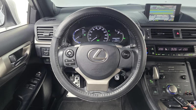 Lexus CT200h