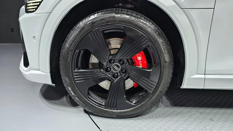 Audi e-tron