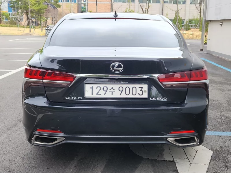 Lexus LS