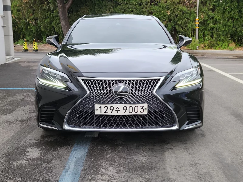 Lexus LS